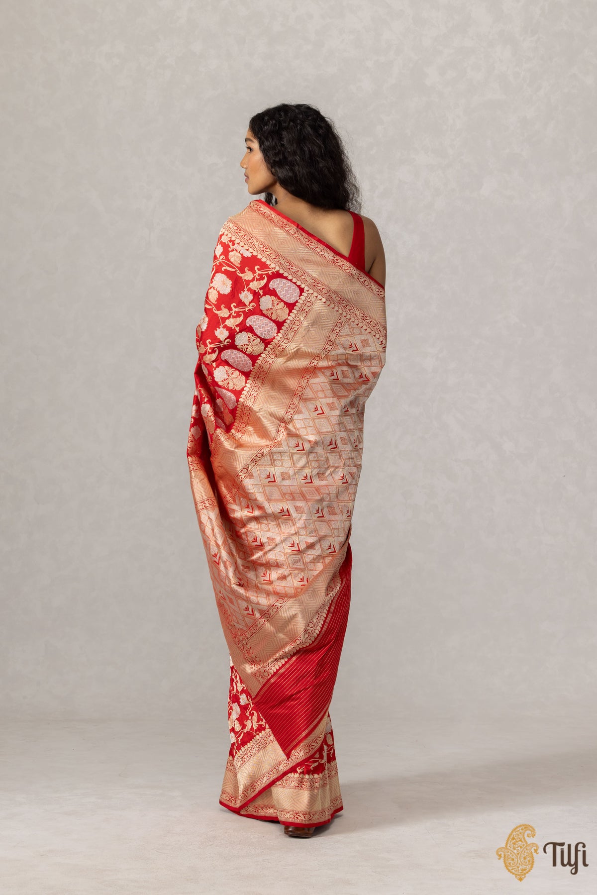 &#39;Anuradha&#39; Red Pure Katan Silk Banarasi Handloom Saree