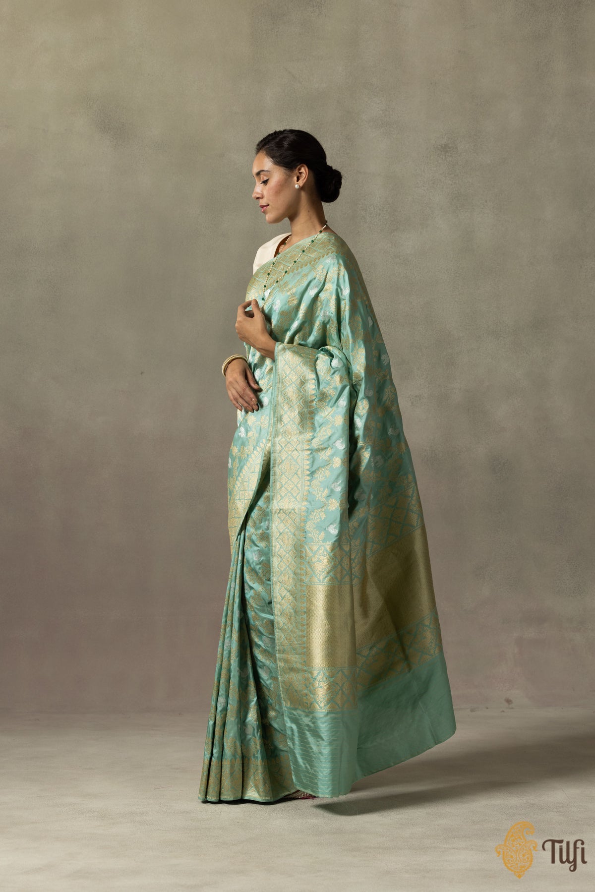 &#39;Suraja&#39; Light Blue Pure Katan Silk Banarasi Handloom Saree
