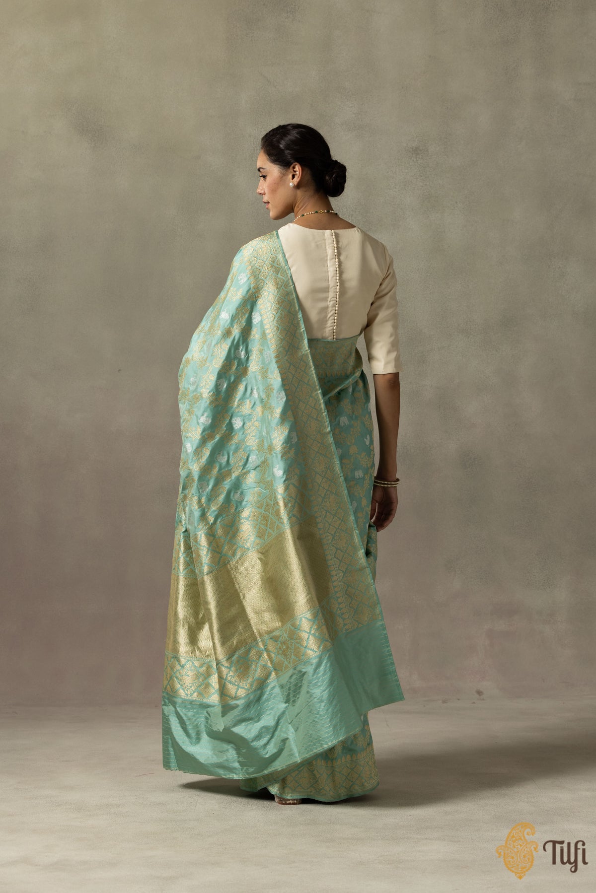 &#39;Suraja&#39; Light Blue Pure Katan Silk Banarasi Handloom Saree