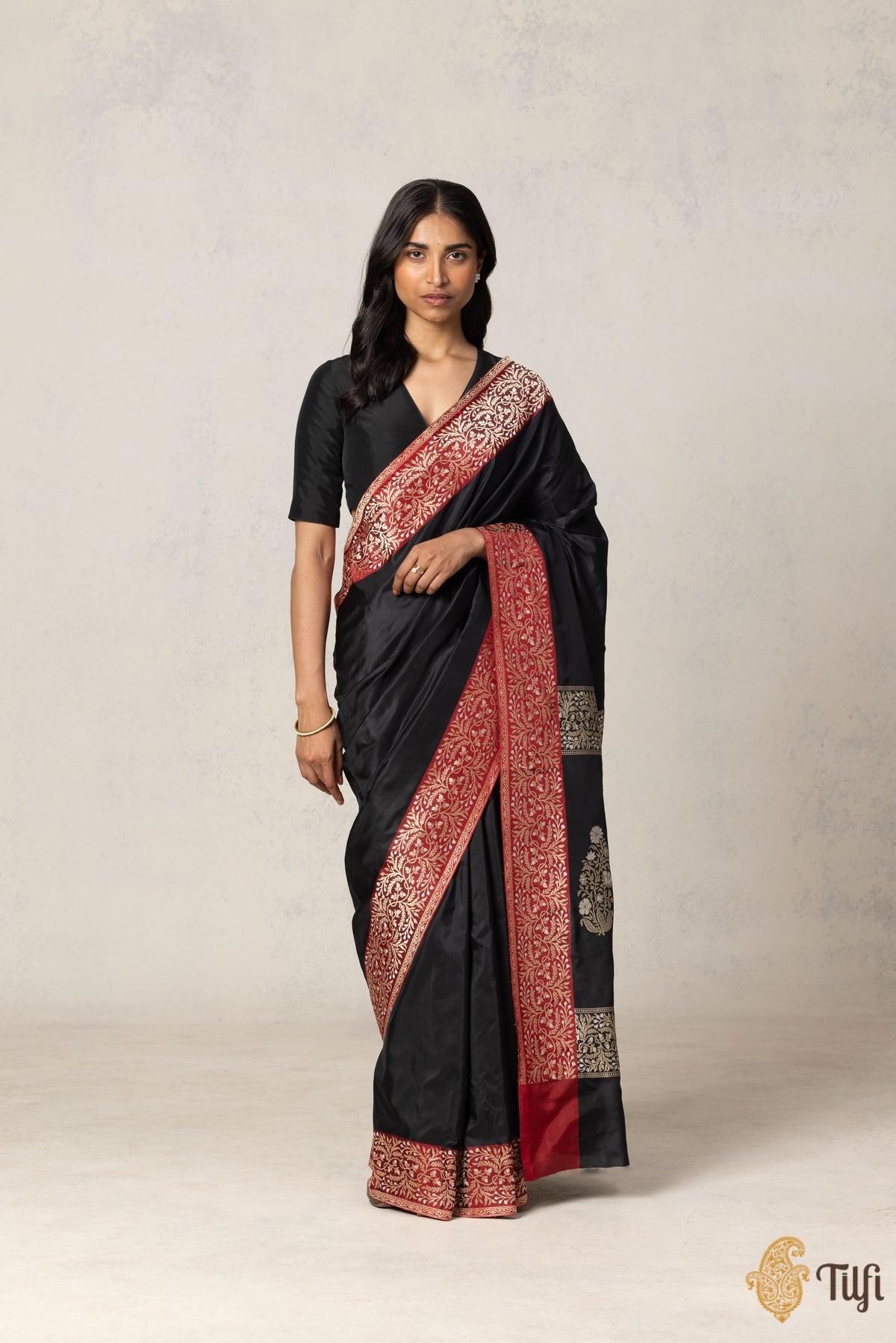 &#39;Vilakshana&#39; Black-Maroon Pure Katan Silk Banarasi Handloom Saree