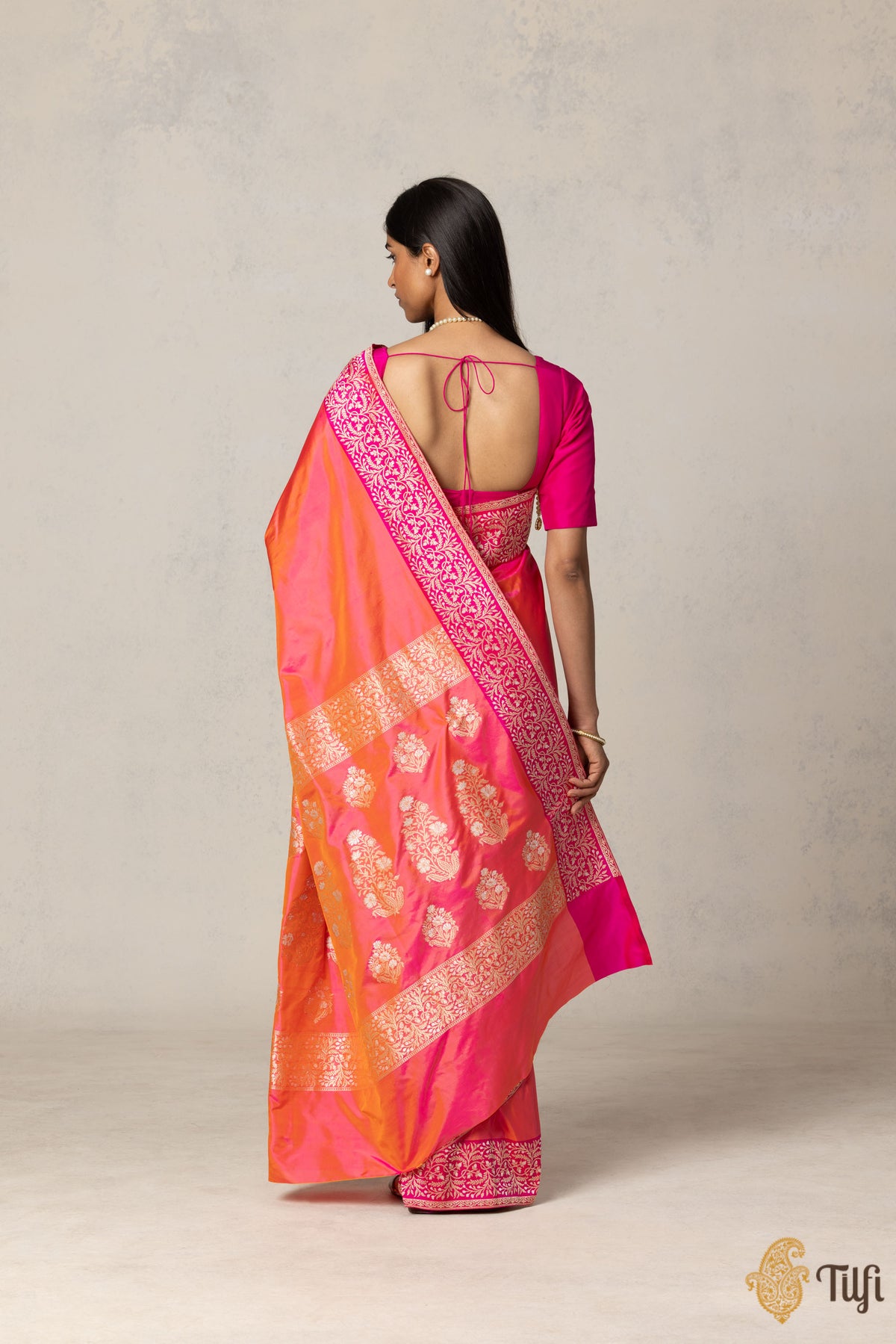 &#39;Vilakshana&#39; Orange-Pink Pure Katan Silk Banarasi Handloom Saree