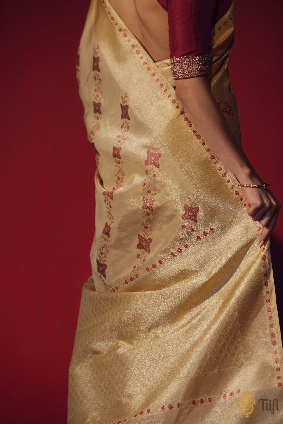 &#39;Nadira&#39; Gold Pure Katan Silk Tissue Real Zari Banarasi Handloom Saree