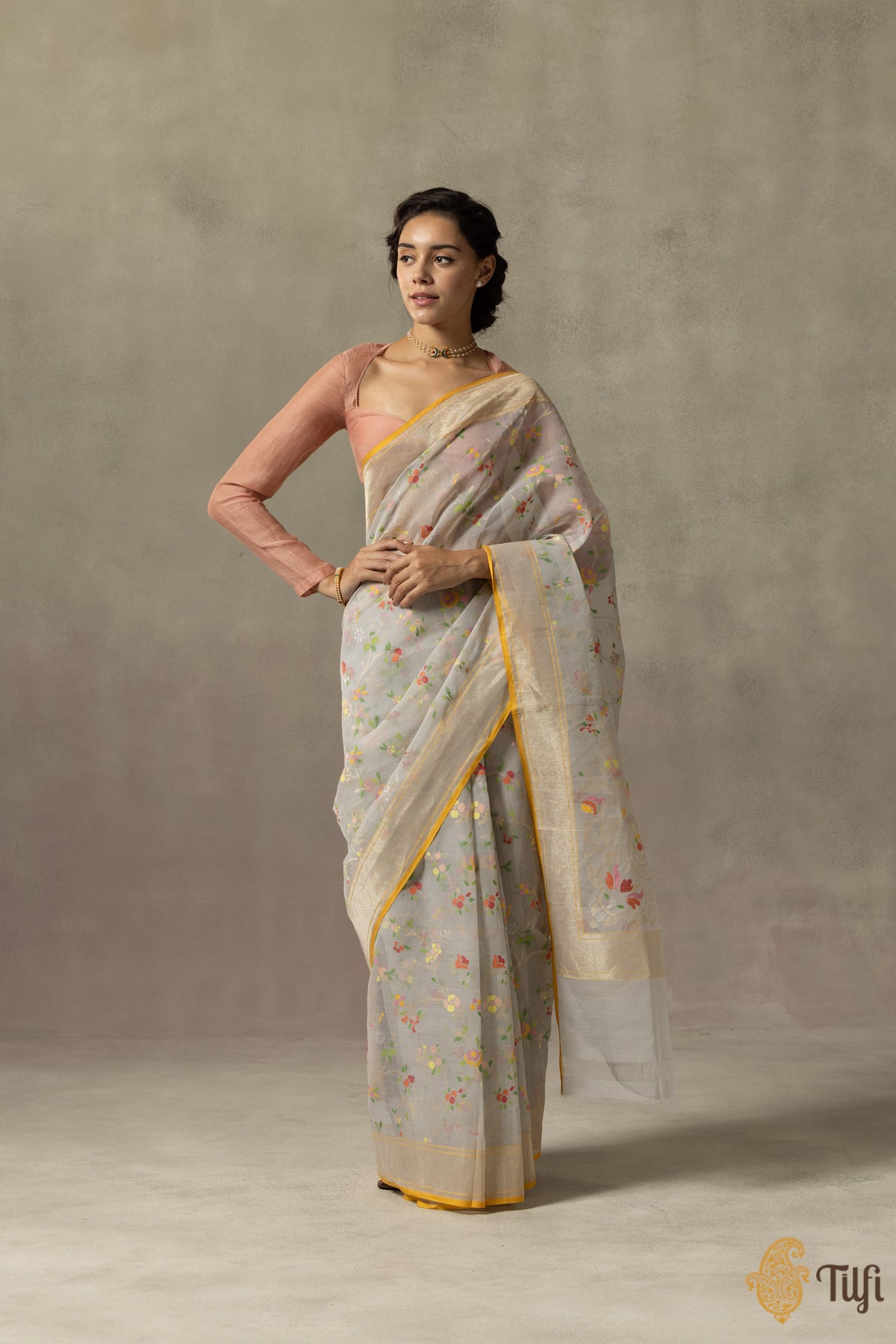 &#39;Jayati&#39; Light Grey Pure Cotton Jamdani Real Zari Banarasi Handloom Saree