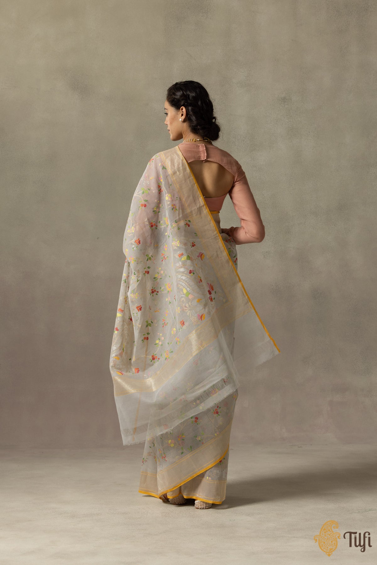 &#39;Jayati&#39; Light Grey Pure Cotton Jamdani Real Zari Banarasi Handloom Saree