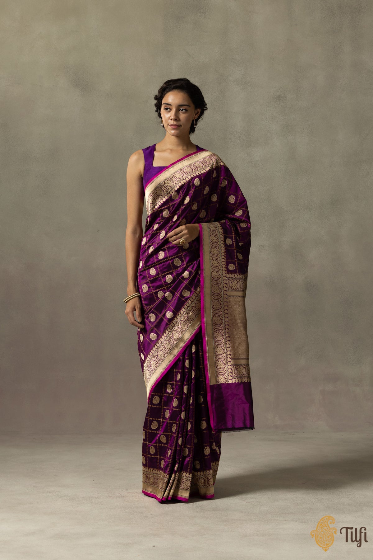 &#39;Ragini&#39; Black-Magenta Pure Katan Silk Banarasi Handloom Saree