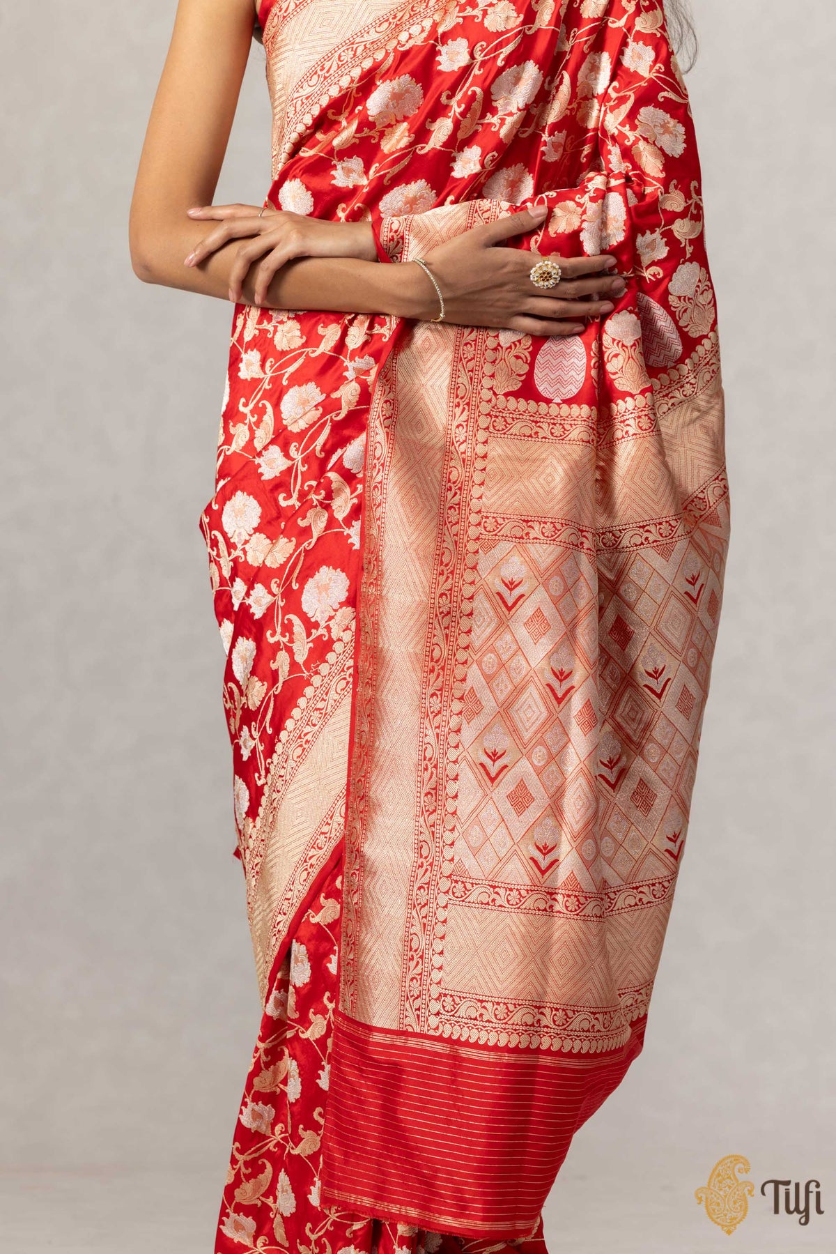 &#39;Anuradha&#39; Red Pure Katan Silk Banarasi Handloom Saree