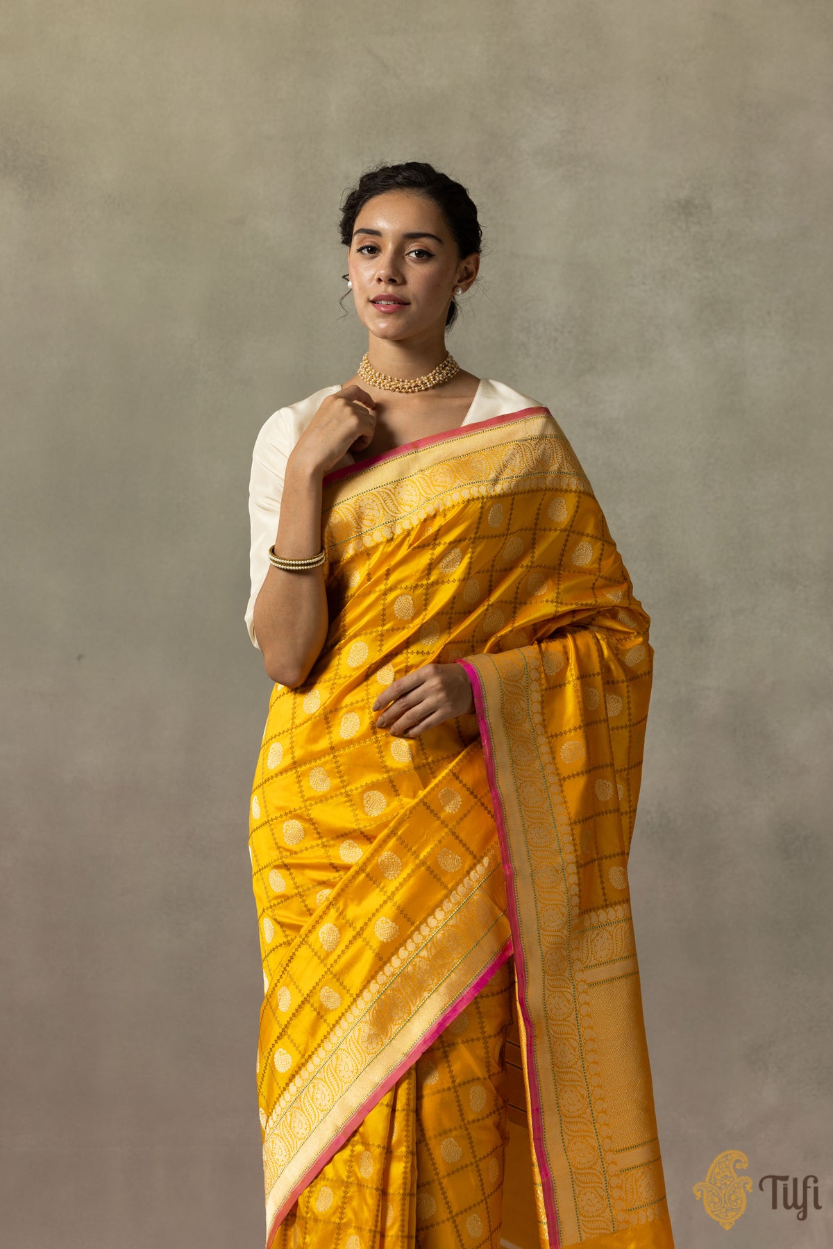 &#39;Ragini&#39; Orange-Yellow Pure Katan Silk Banarasi Handloom Saree