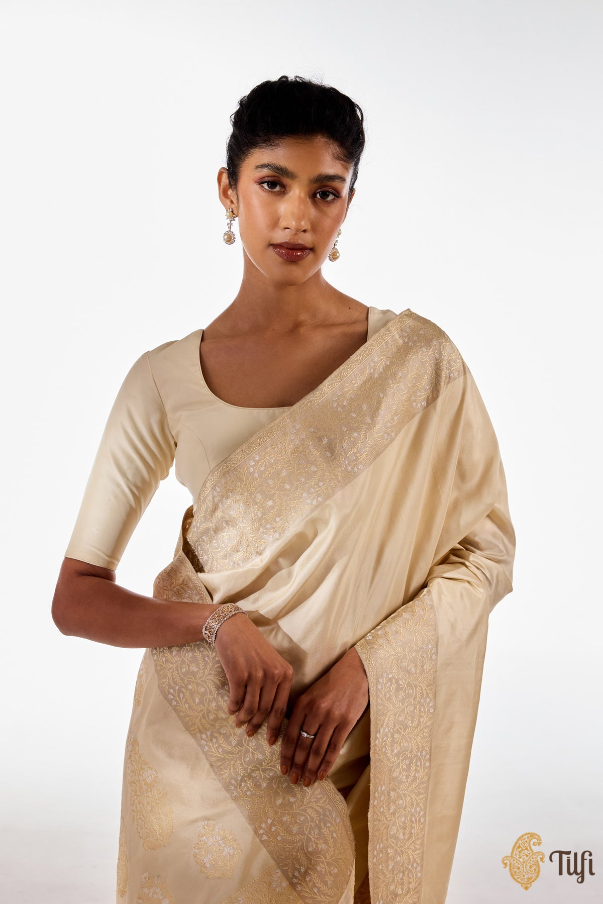 &#39;Vilakshana&#39; Off-White-Beige Pure Katan Silk Banarasi Handloom Saree