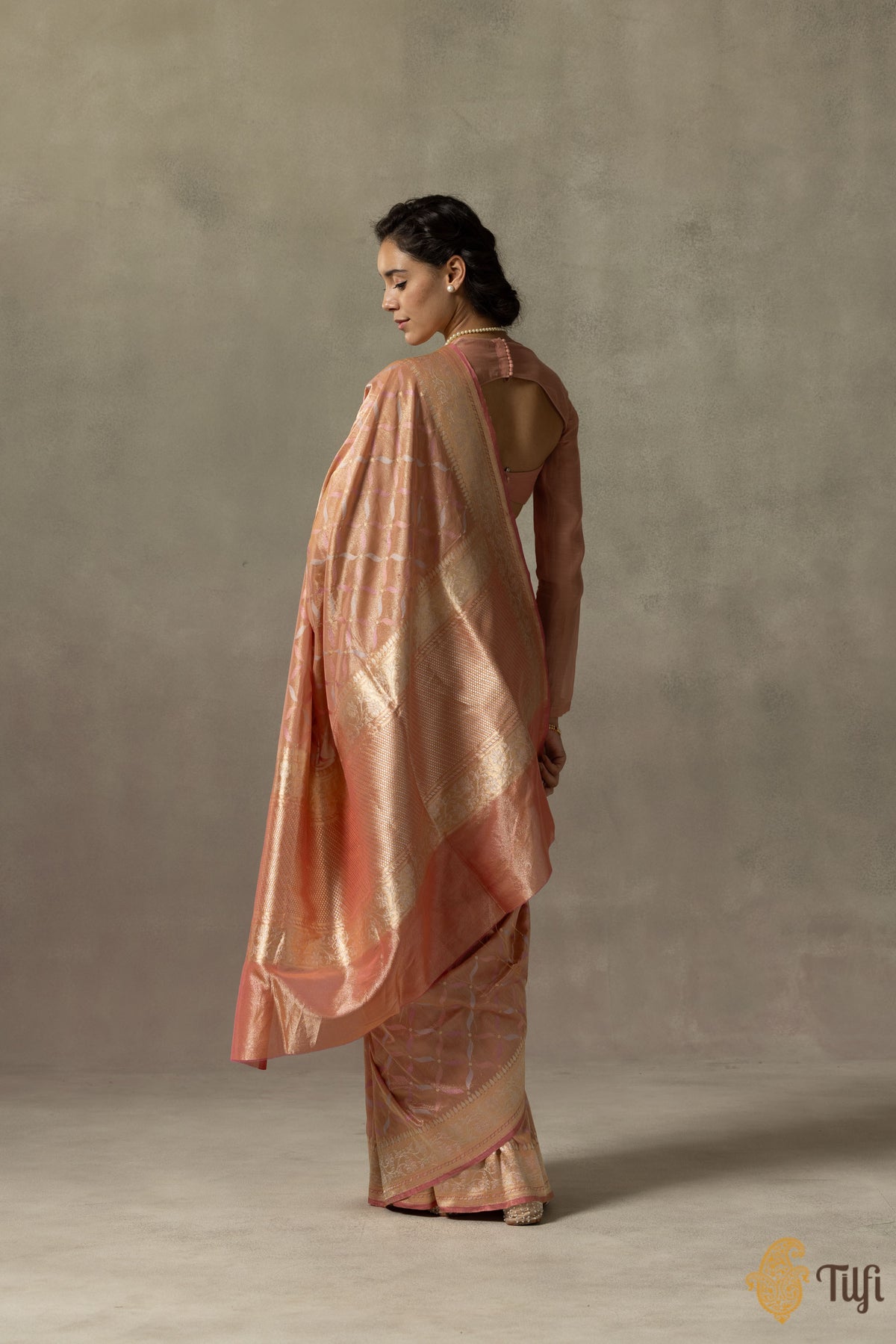 &#39;Aurumi&#39; Peach-Gold Pure Katan Silk Tissue Banarasi Handloom Saree