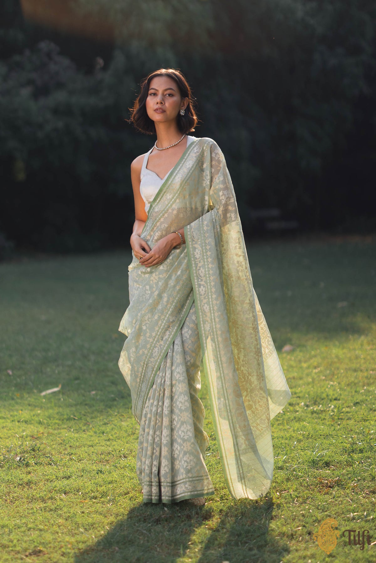 &#39;Kairavi&#39; Light Green Pure Cotton Tissue Real Zari Banarasi Handloom Saree
