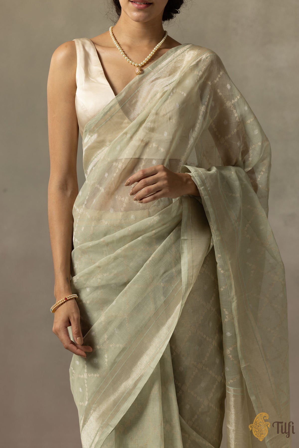 &#39;Meera&#39; Silver-Sage Grey Pure Cotton Jamdani Real Zari Banarasi Handloom Saree