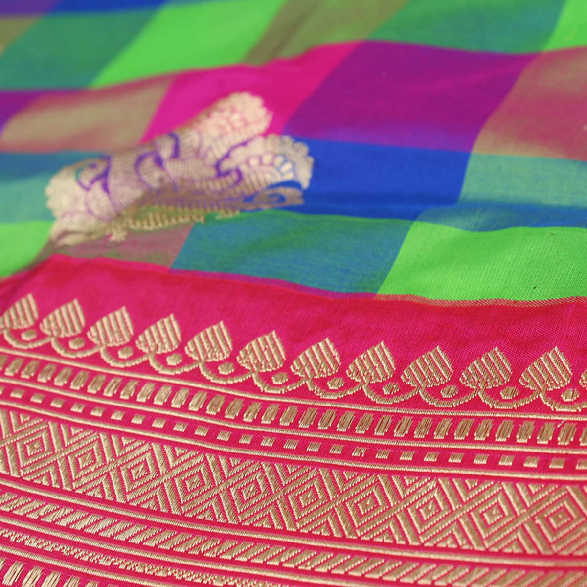 Checkered Pure Katan Silk Handloom Banarasi Saree - Tilfi - 4