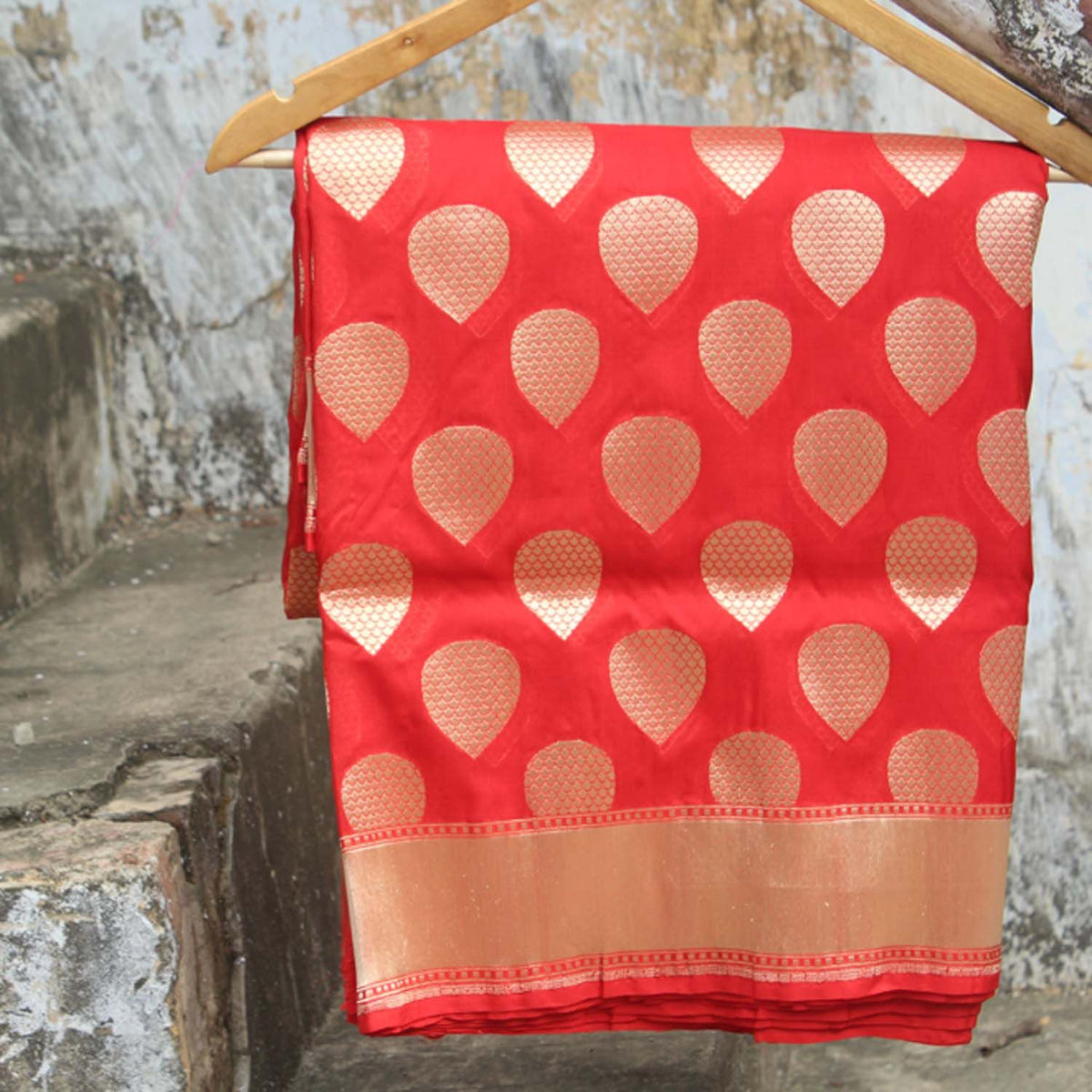 Red Pure Silk Georgette Banarasi Handloom Saree - Tilfi