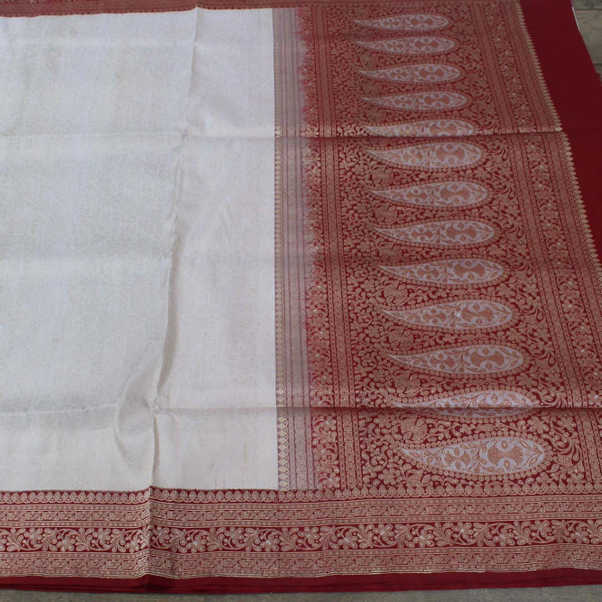 White Pure Katan Silk Banarasi Handloom Saree - Tilfi - 3