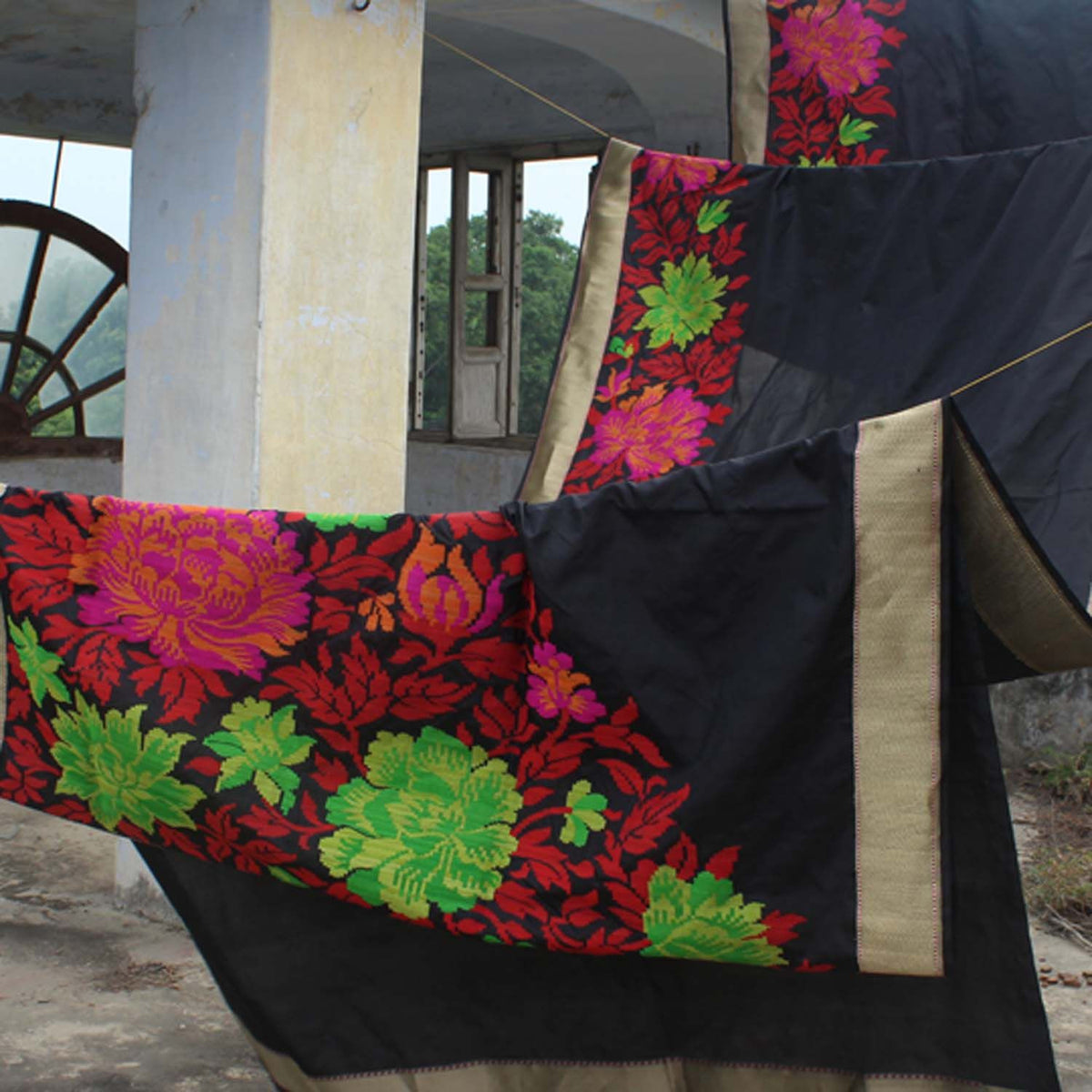 Black Pure Katan Silk Handloom Banarasi Saree - Tilfi