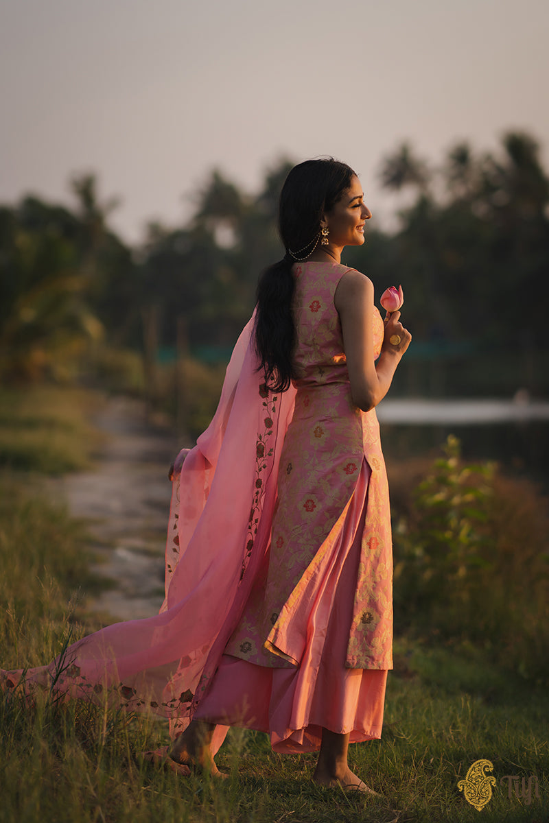 Pin by 𝙶𝚄𝚁𝙸 ♥ on ᴘᴜɴᴊᴀʙɴ ♥ | Girl photography poses, Girl photo poses,  Designer dresses indian