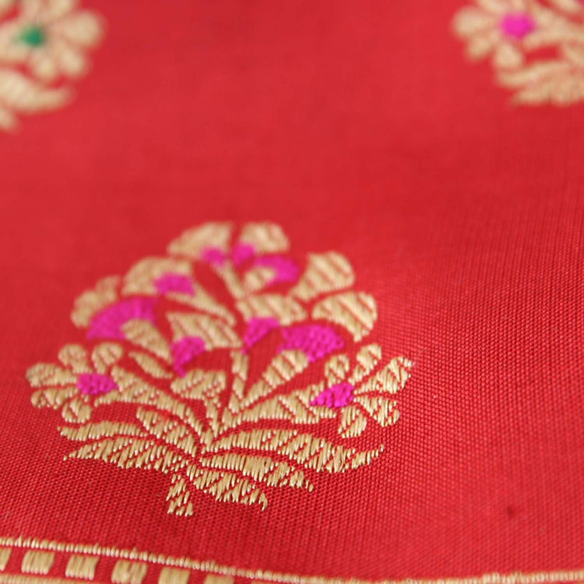Red Pure Katan Silk Kadwa Banarasi Handloom Saree - Tilfi