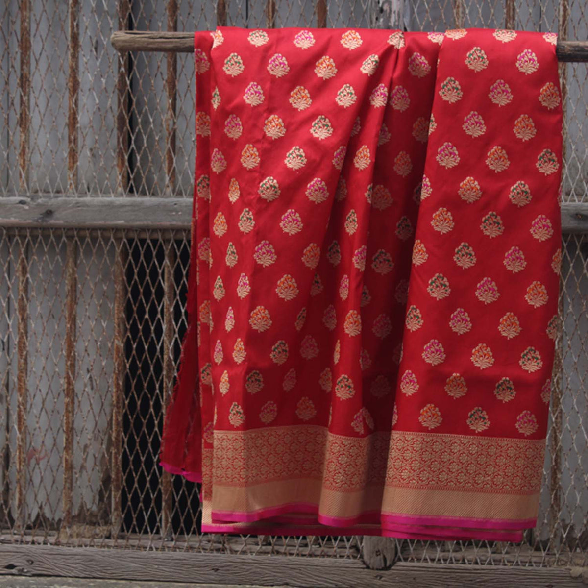 Red Pure Katan Silk Kadwa Banarasi Handloom Saree - Tilfi