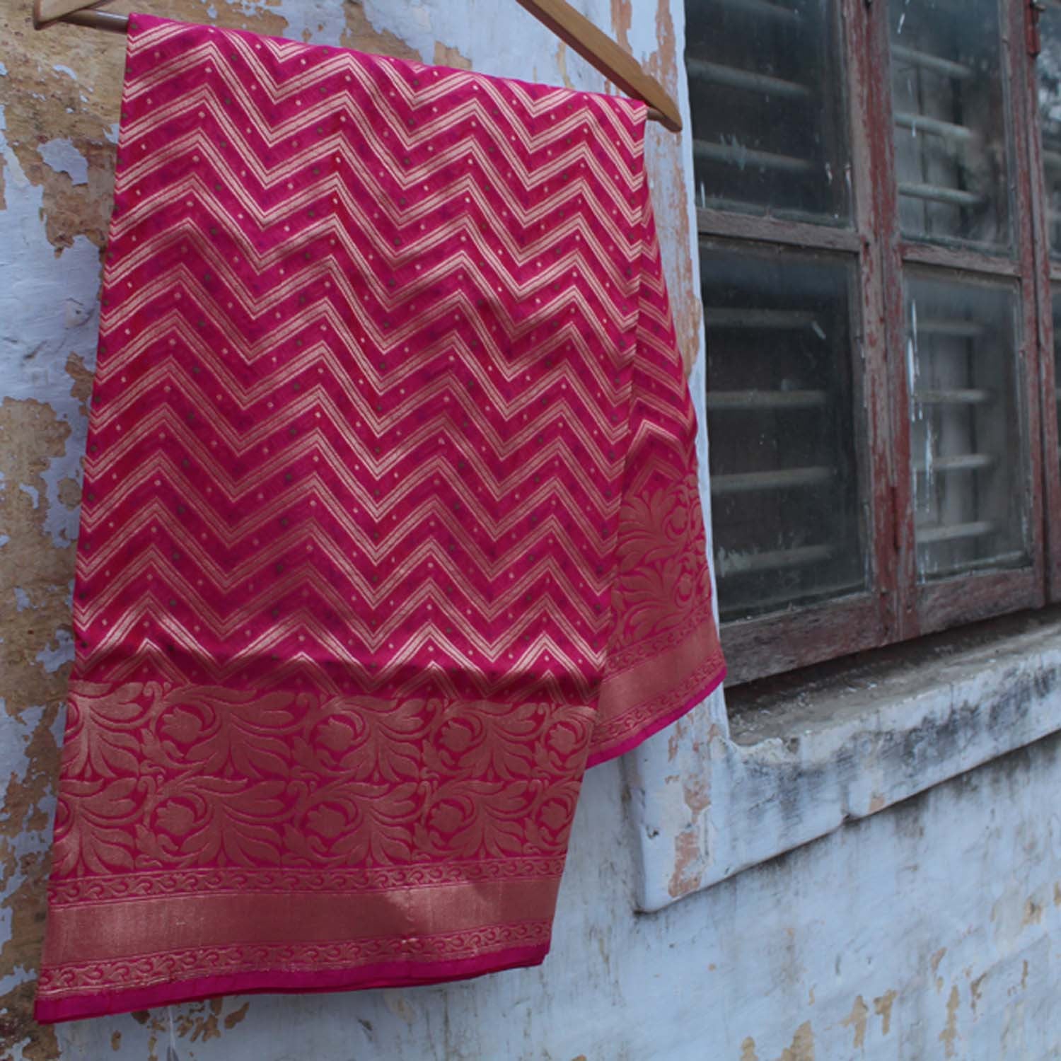 Indian Pink-Red Pure Katan Silk Banarasi Handloom Dupatta - Tilfi