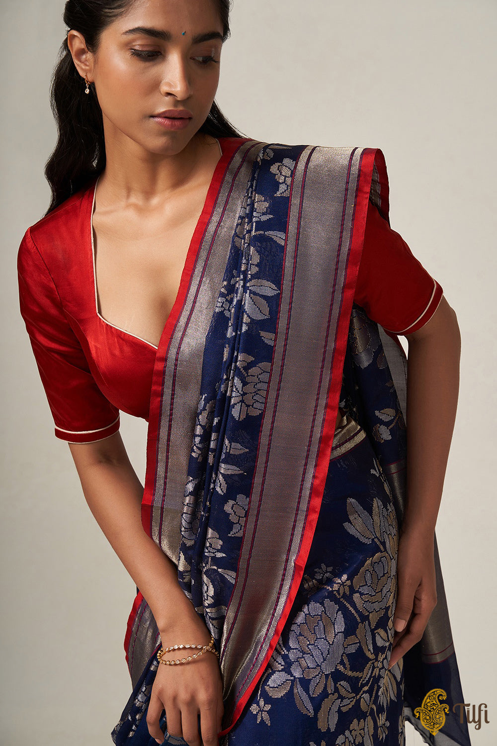 &#39;Shobhana&#39; Navy Blue Pure Katan Silk Georgette Real Zari Banarasi Handloom Saree