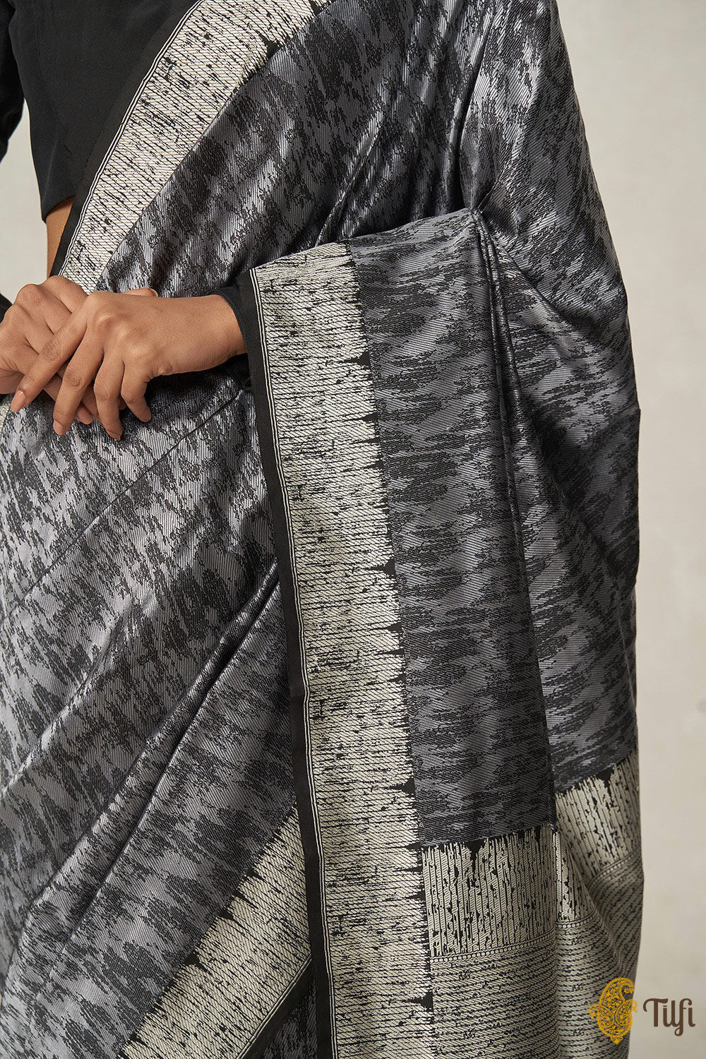 &#39;Kumudini&#39; Grey-Black Pure Katan Silk Banarasi Handloom Saree