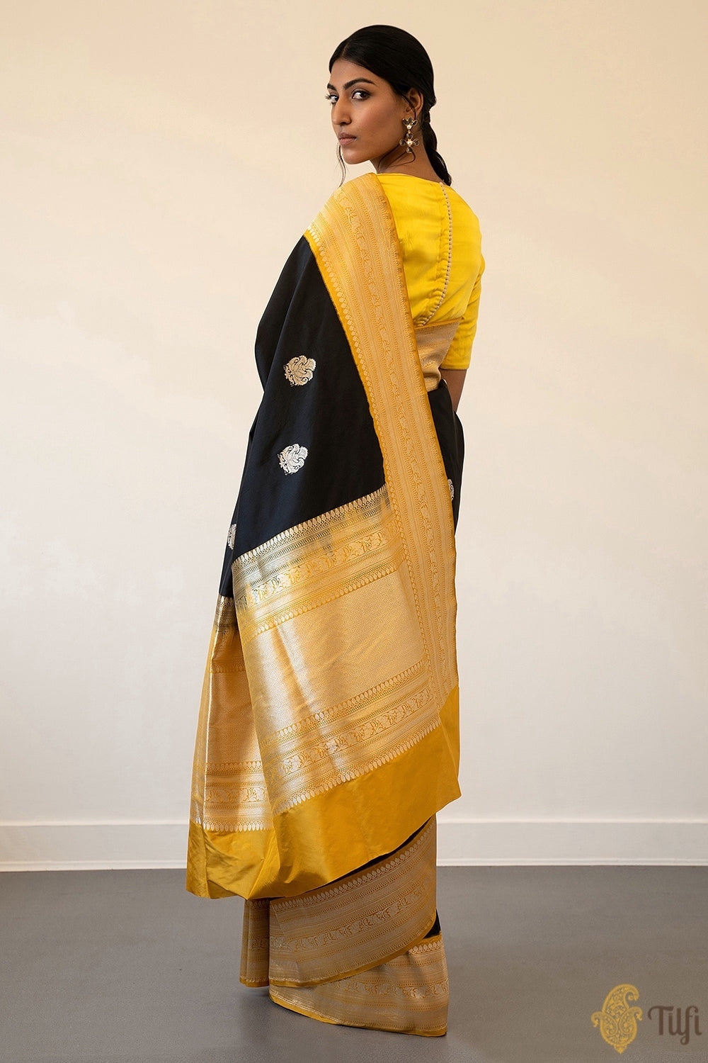&#39;Qainaat &#39; Black-Mustard Pure Katan Silk Banarasi Kadiyal Handloom Saree