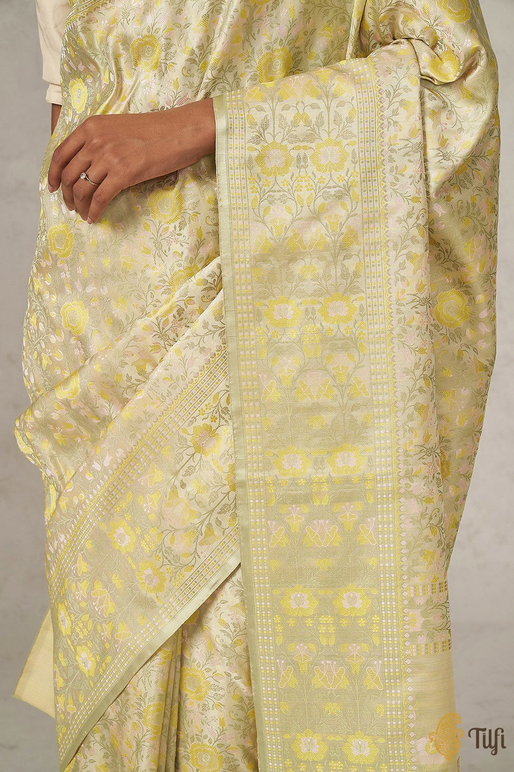&#39;Parijat&#39; Light Pista Green Pure Soft Satin Silk Banarasi Tanchoi Handloom Saree