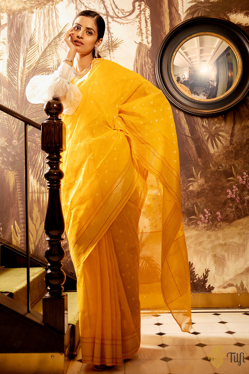 &#39;Gayatri&#39; Yellow Pure Cotton Real Zari Banarasi Handloom Saree