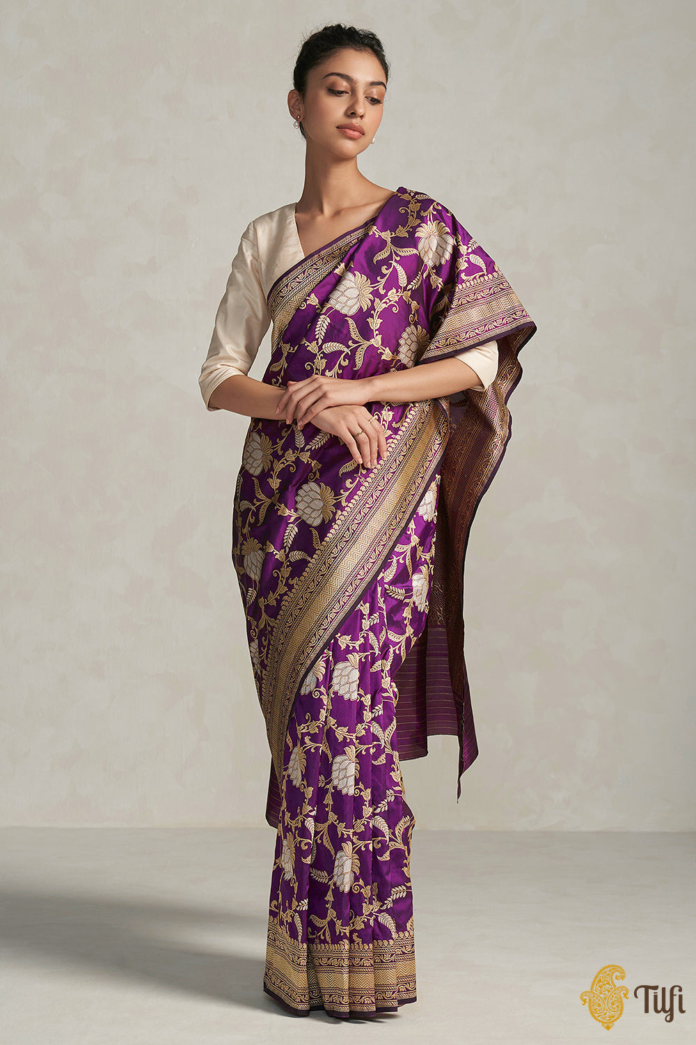 Top more than 153 dark purple banarasi saree
