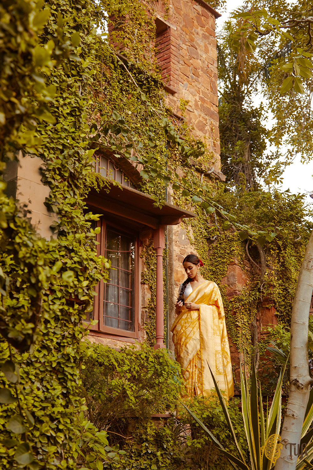 &#39;Hera&#39; Yellow Pure Katan Silk Banarasi Handloom Saree