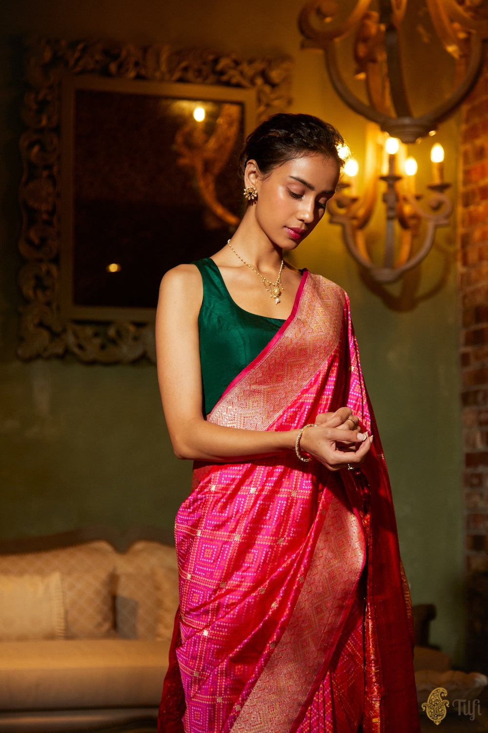 &#39;Viti&#39; Red-Rani Pink Pure Katan Silk Banarasi Patola Handloom Saree