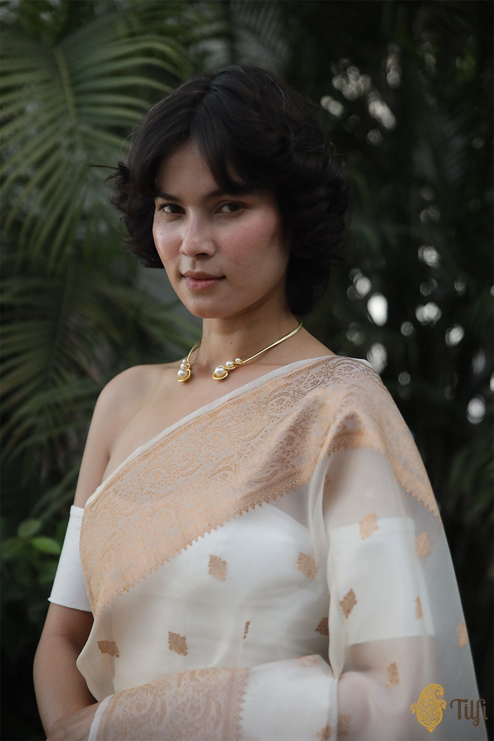 &#39;Kartika&#39; Off-White Pure Kora Silk Handloom Banarasi Kadwa Saree