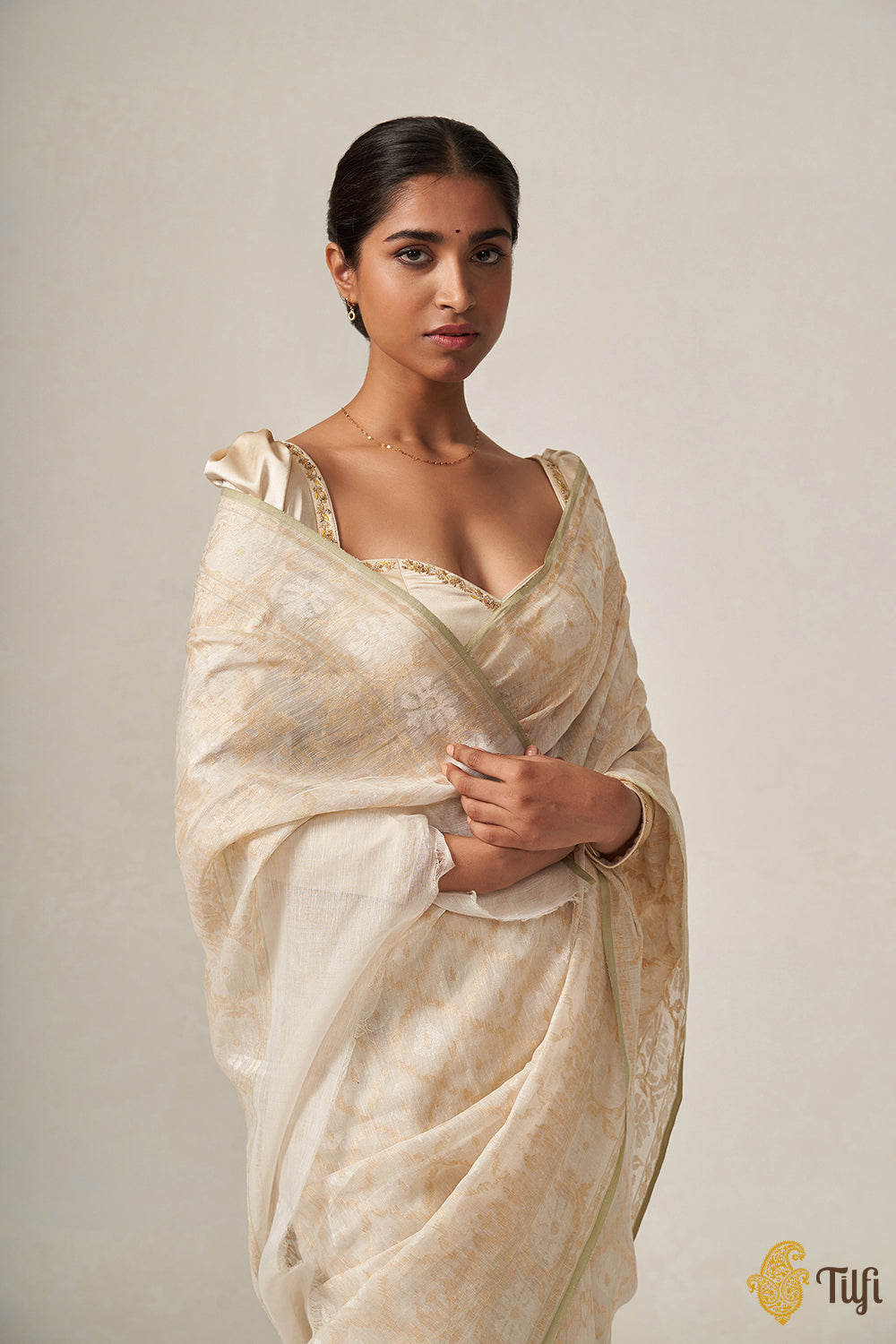 &#39;Niranjana&#39; Off-White Pure Cotton by Linen Jamdani Real Zari Banarasi Handloom Saree