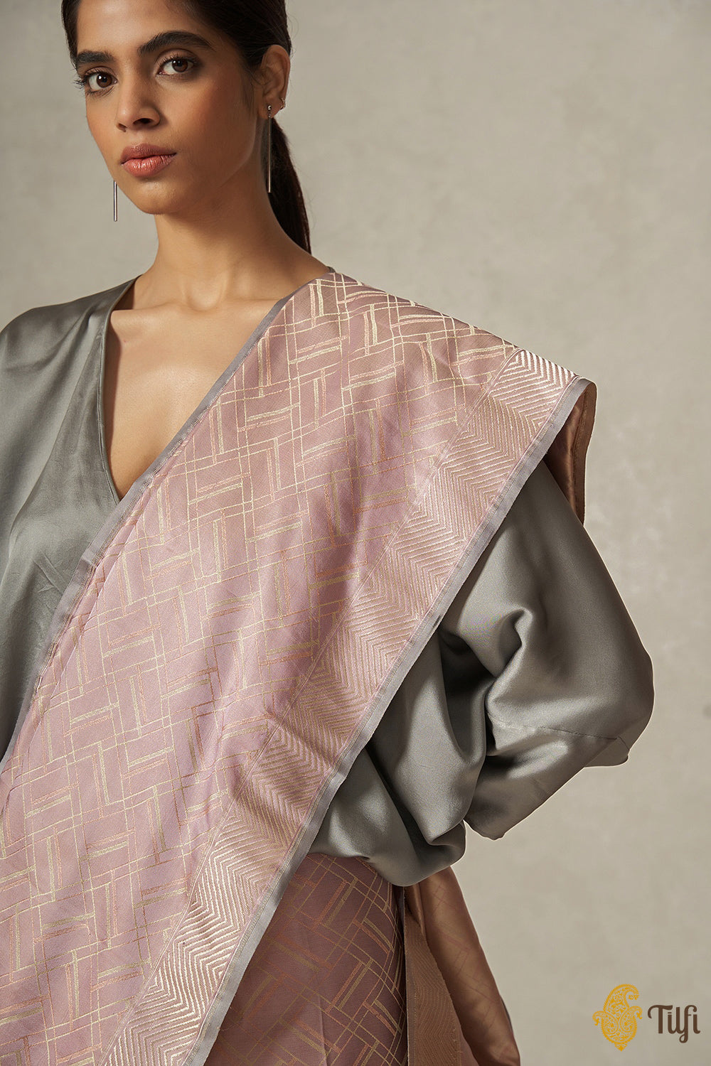 &#39;Sonia&#39; Soft Lilac Pure Satin Silk Geometric Banarasi Handloom Saree